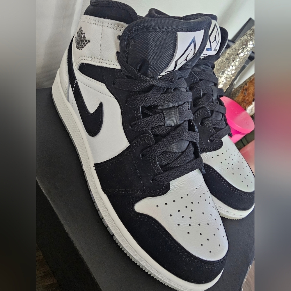 Air Jordan 1 Mid 4.5 Y - Picture 2 of 9